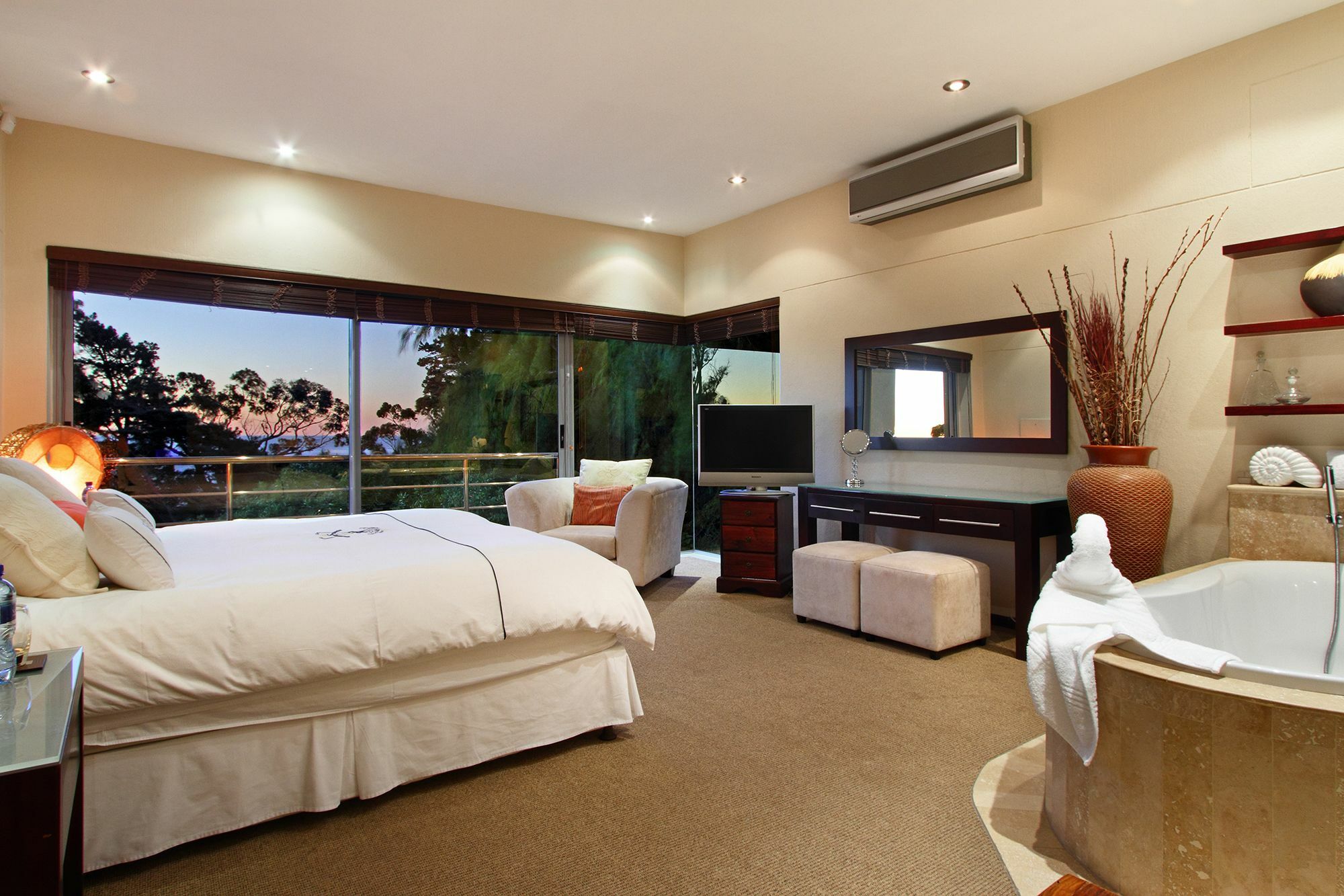Villa Hollywood Mansion & Camps Bay *