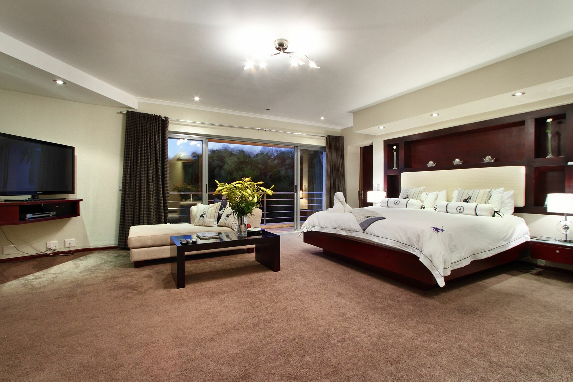 Hollywood Mansion & Camps Bay Villa Cape Town
