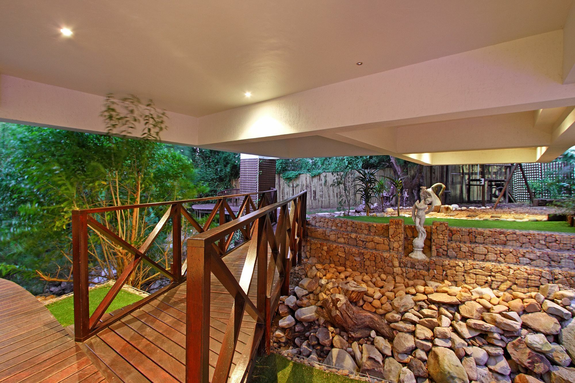 Hollywood Mansion & Camps Bay *