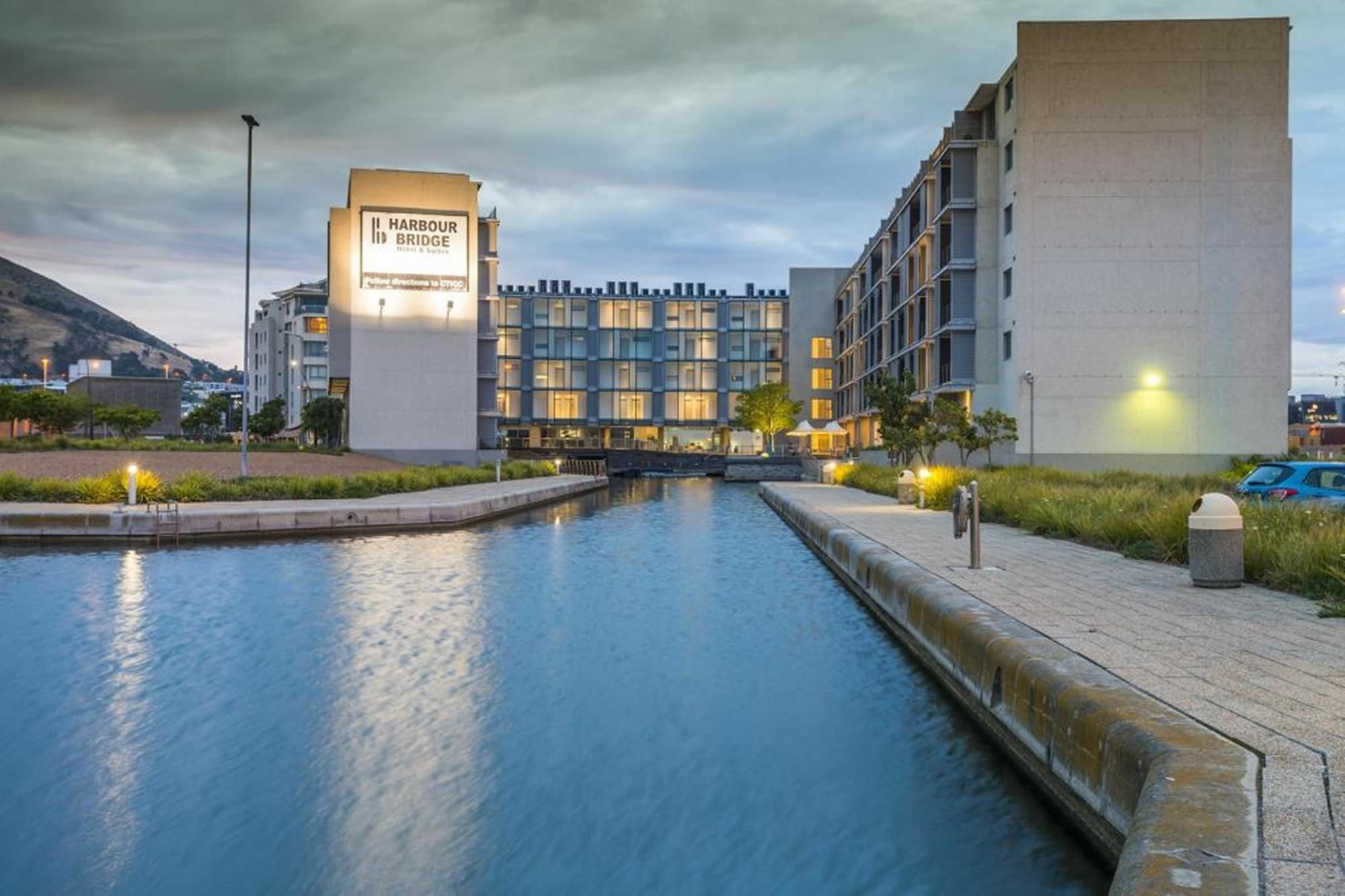 214 Harbour Bridge Apartment Cape Town