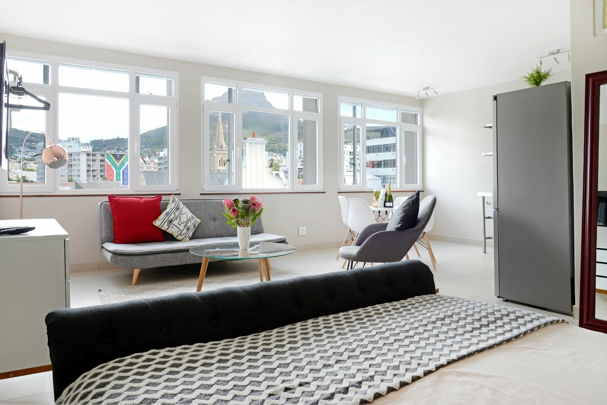 The By Amazing Apartment