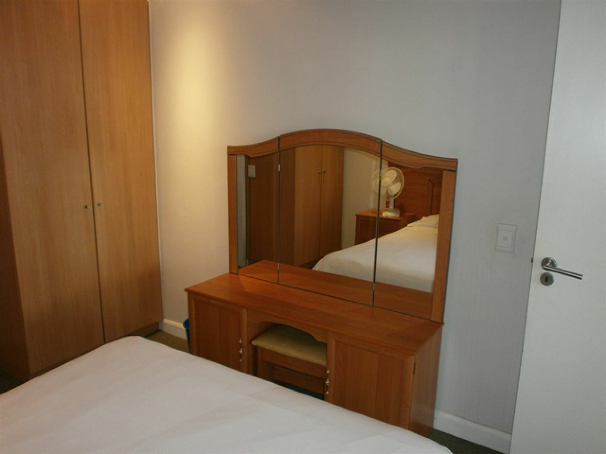 Glaston House Apartment *