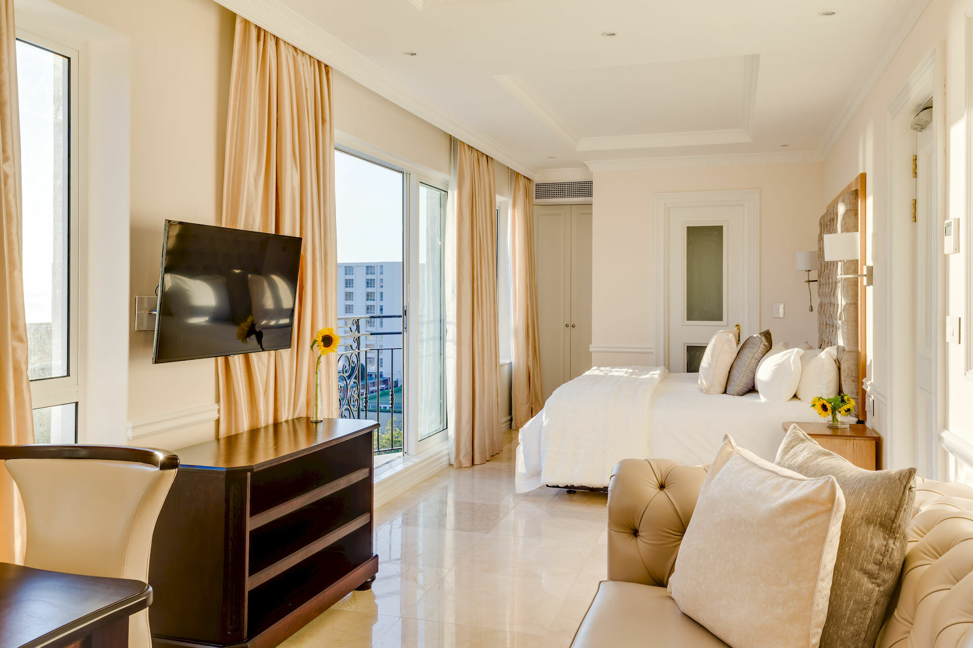 Versailles Luxury And * Cape Town