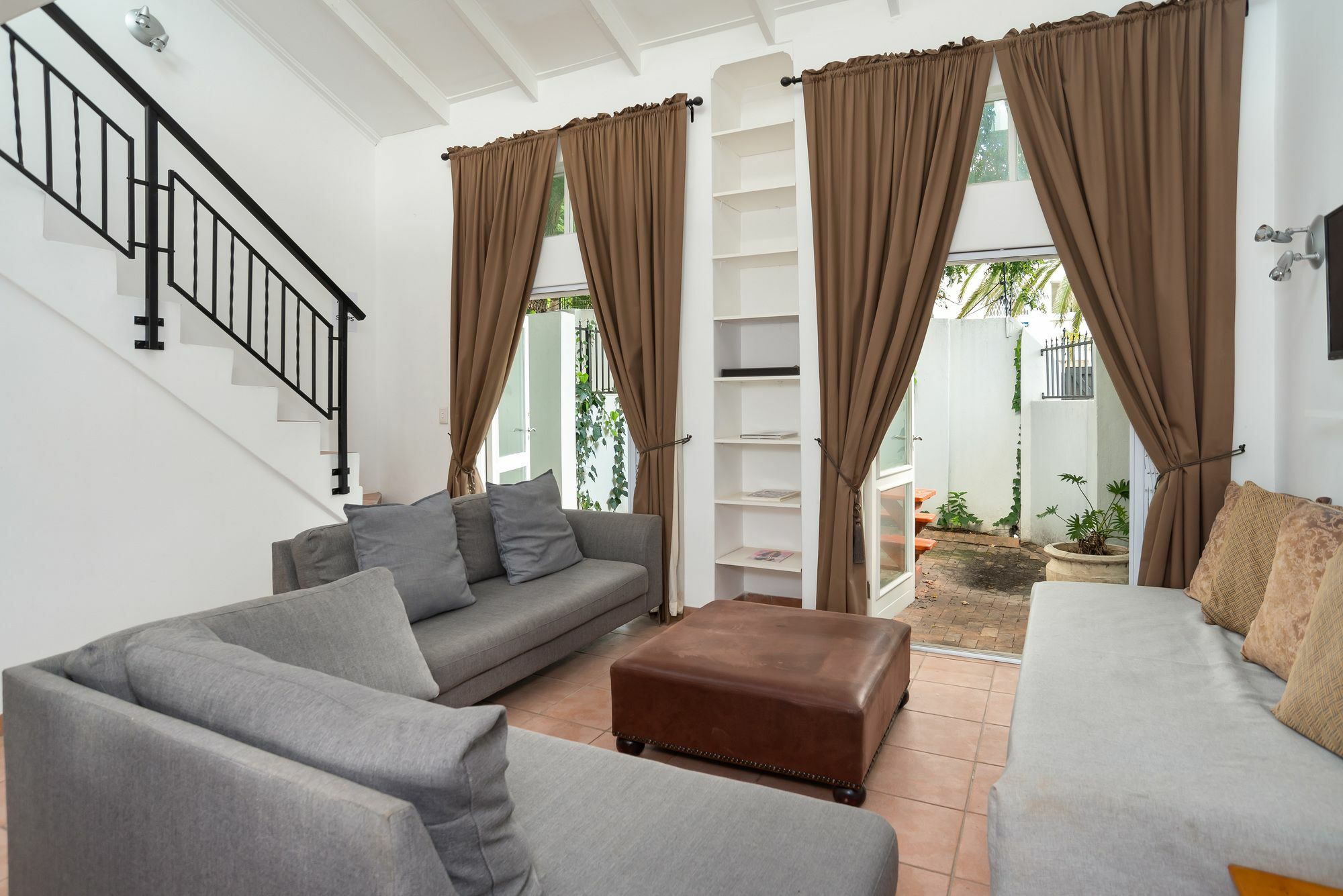 Apartment Courtyard On Higgo 6 Cape Town