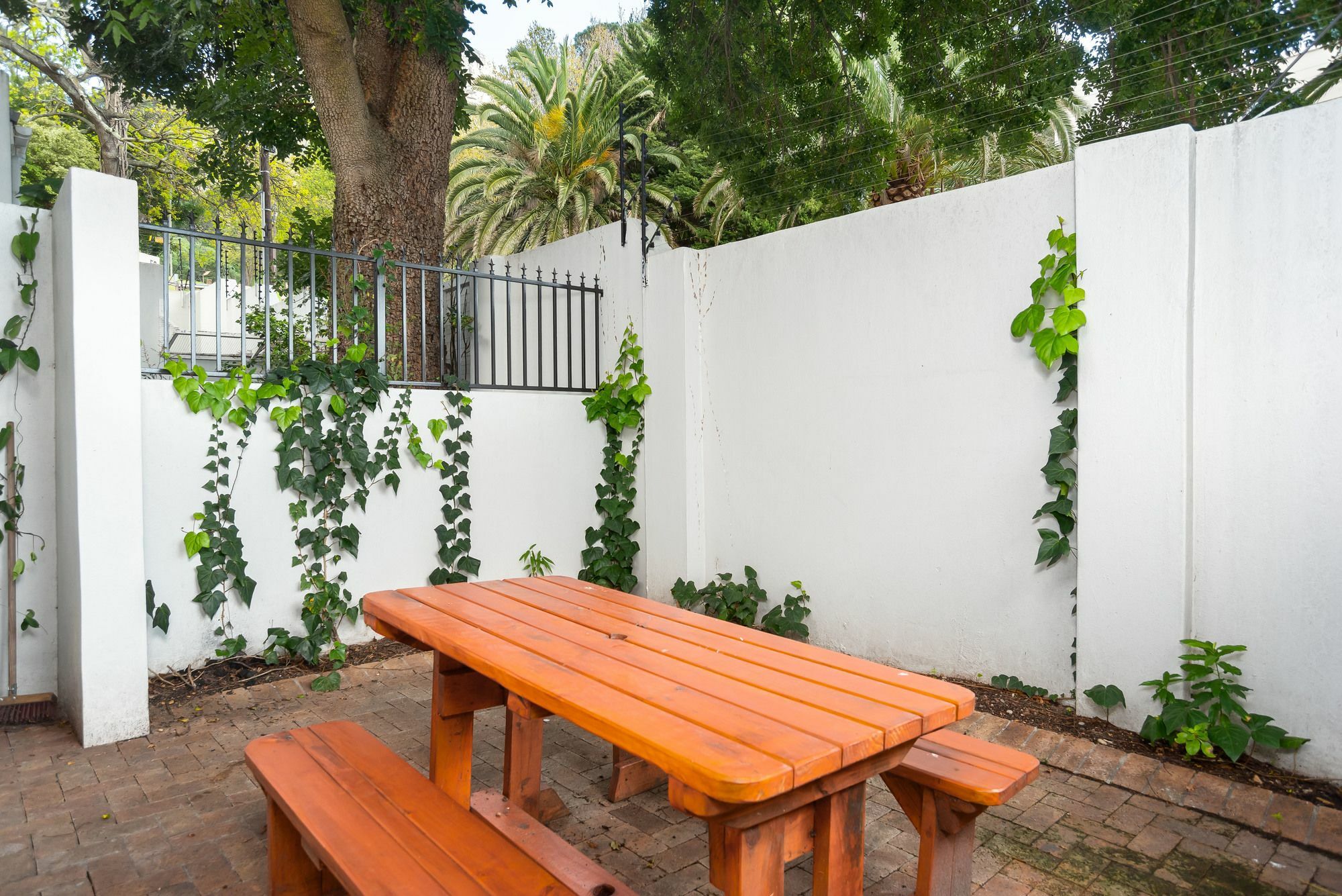 Apartment Courtyard On Higgo 6