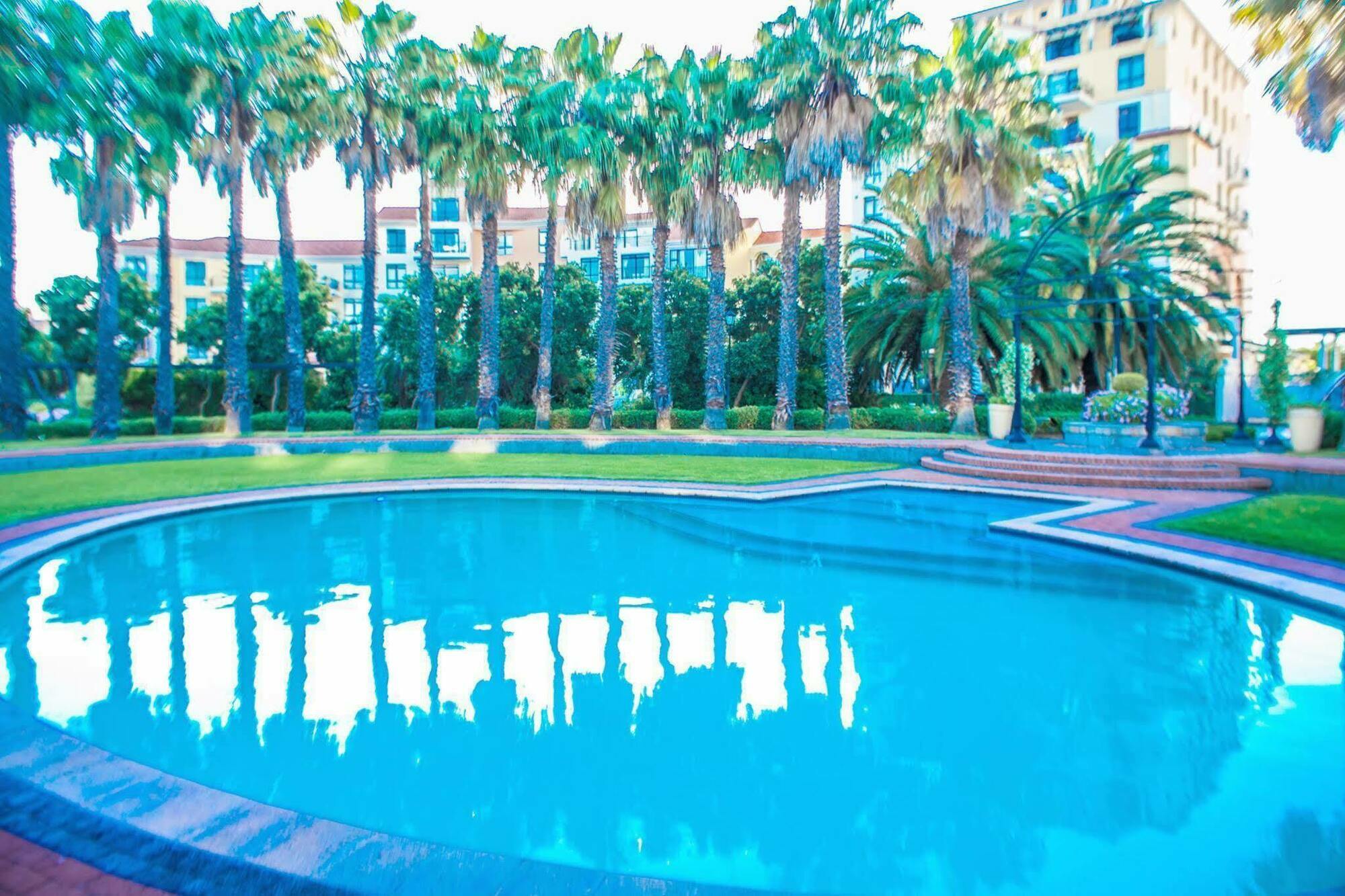 Island Club & 4*
