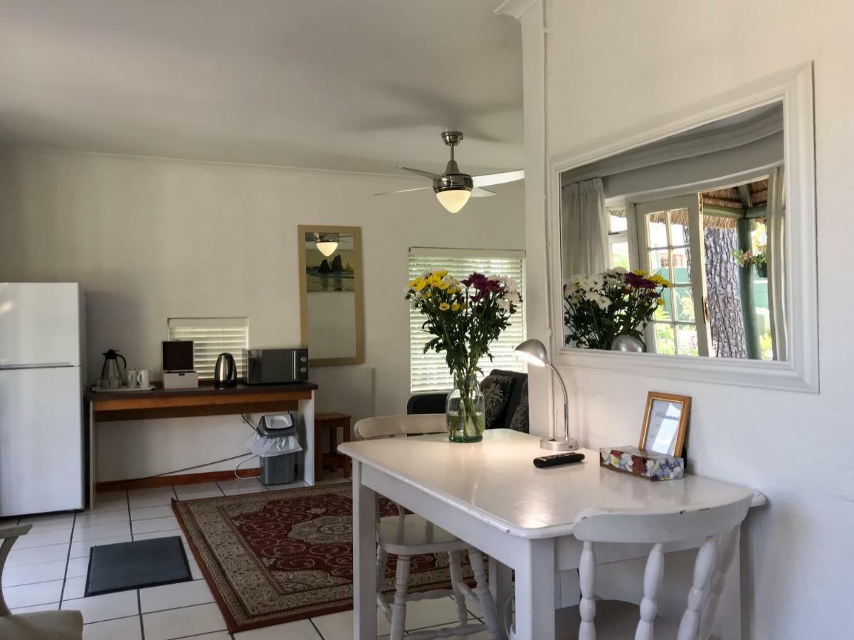 Howards End Manor 3*