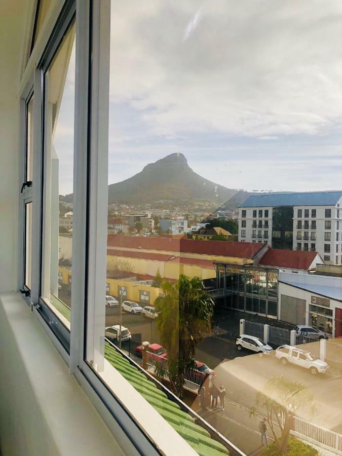 Roeland Square