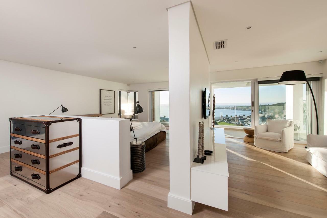 Villa Sandpiper House: Stunning Ocean Views, Heated Pool & Large Garden