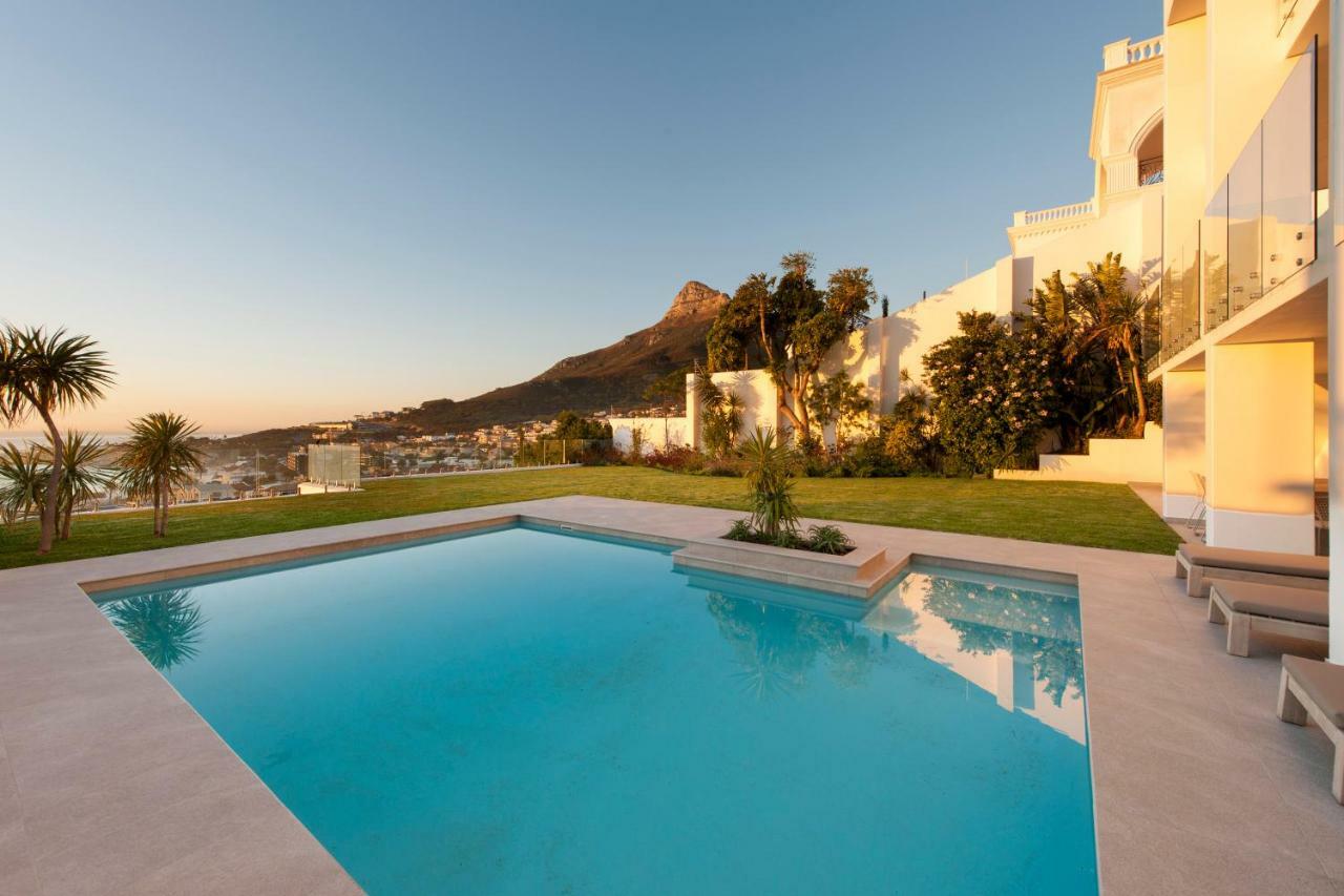 Villa Sandpiper House: Stunning Ocean Views, Heated Pool & Large Garden