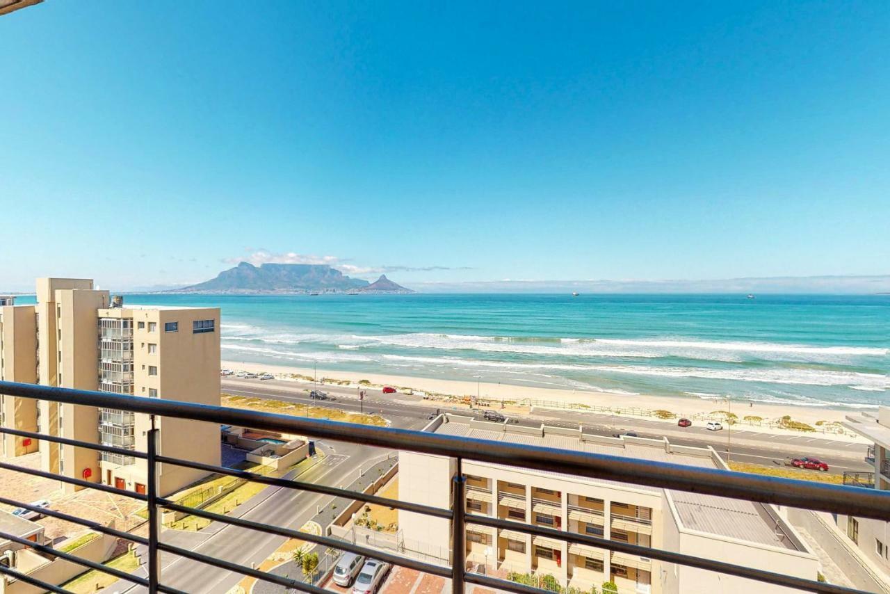 The Waves Crest, Bloubergstrand Apartment *
