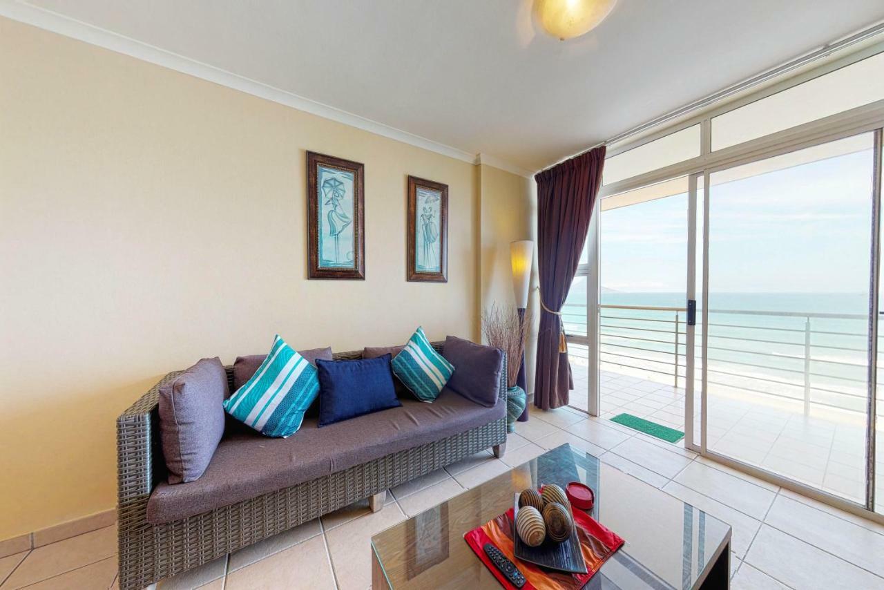 The Waves Crest, Bloubergstrand Apartment *