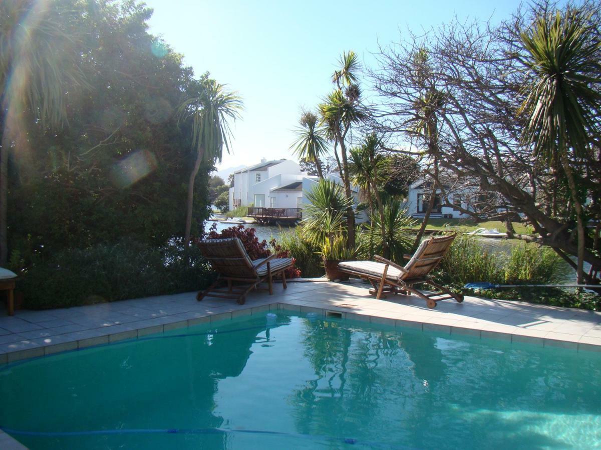 Holiday home Waterfront With Pedelo *