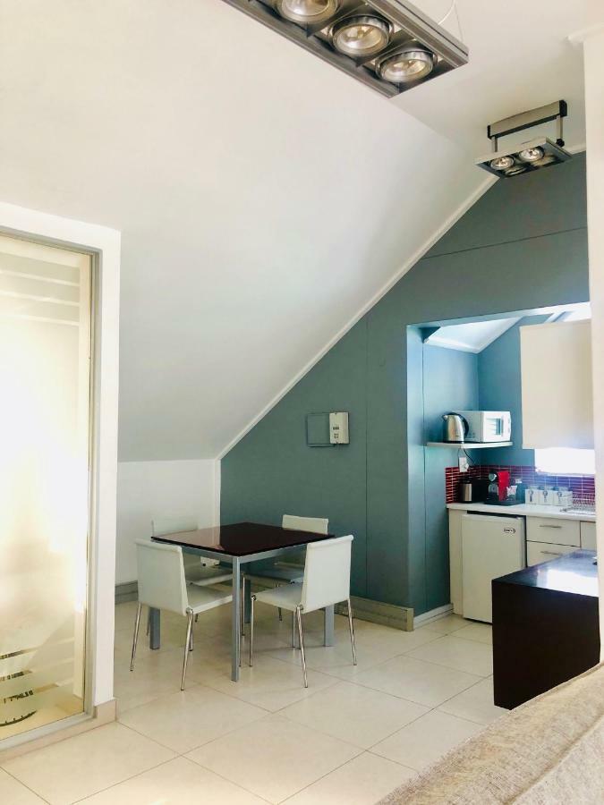 Roeland Square Apartment