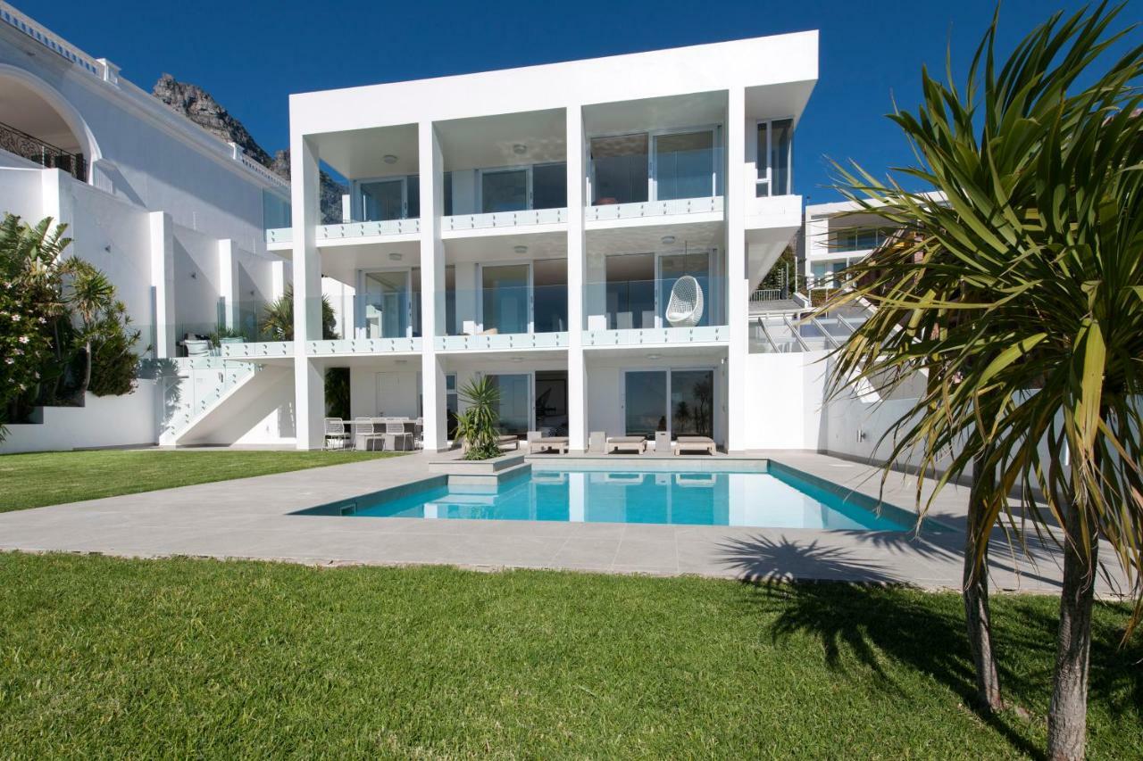 Sandpiper House: Stunning Ocean Views, Heated Pool & Large Garden