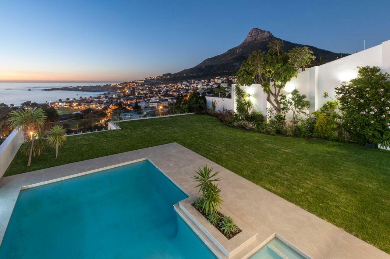 Villa Sandpiper House: Stunning Ocean Views, Heated Pool & Large Garden Cape Town