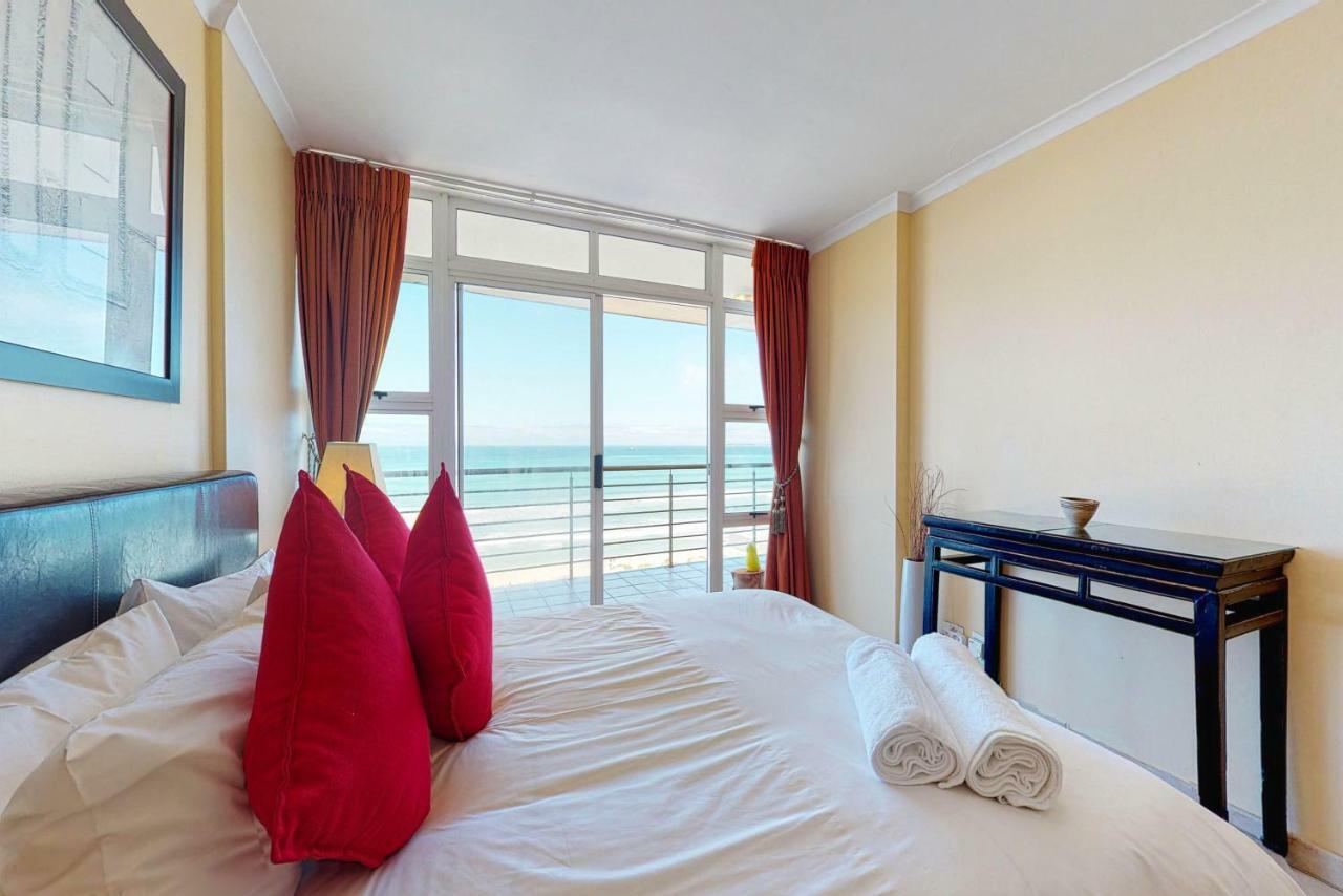 The Waves Crest, Bloubergstrand Apartment