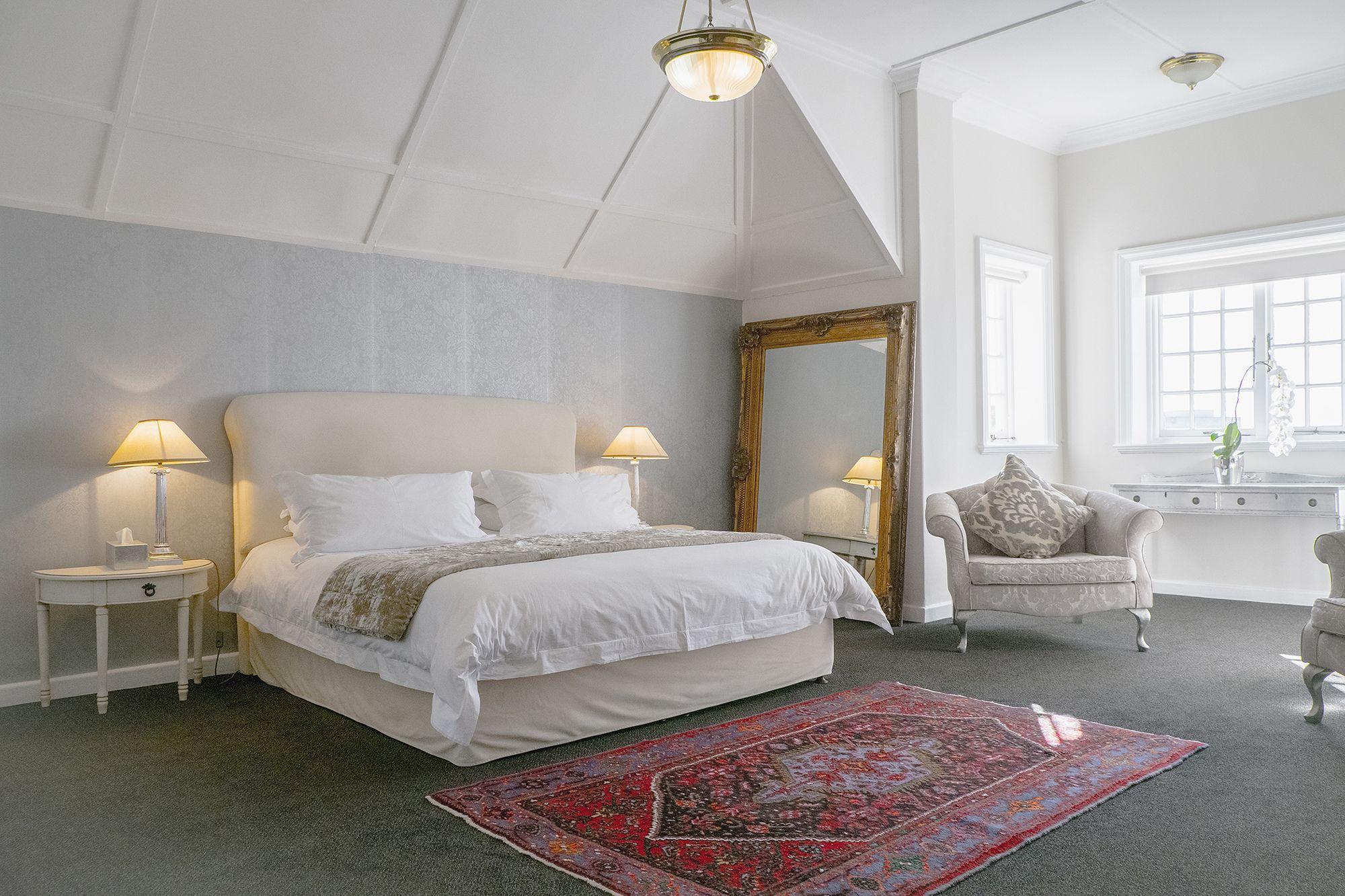 Rhonda's Manor 4*
