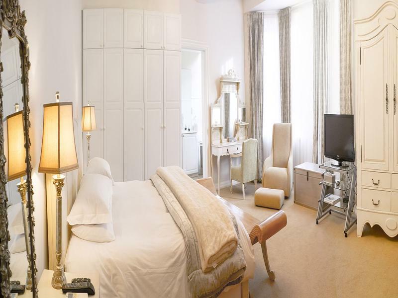 Rhonda's Manor 4*