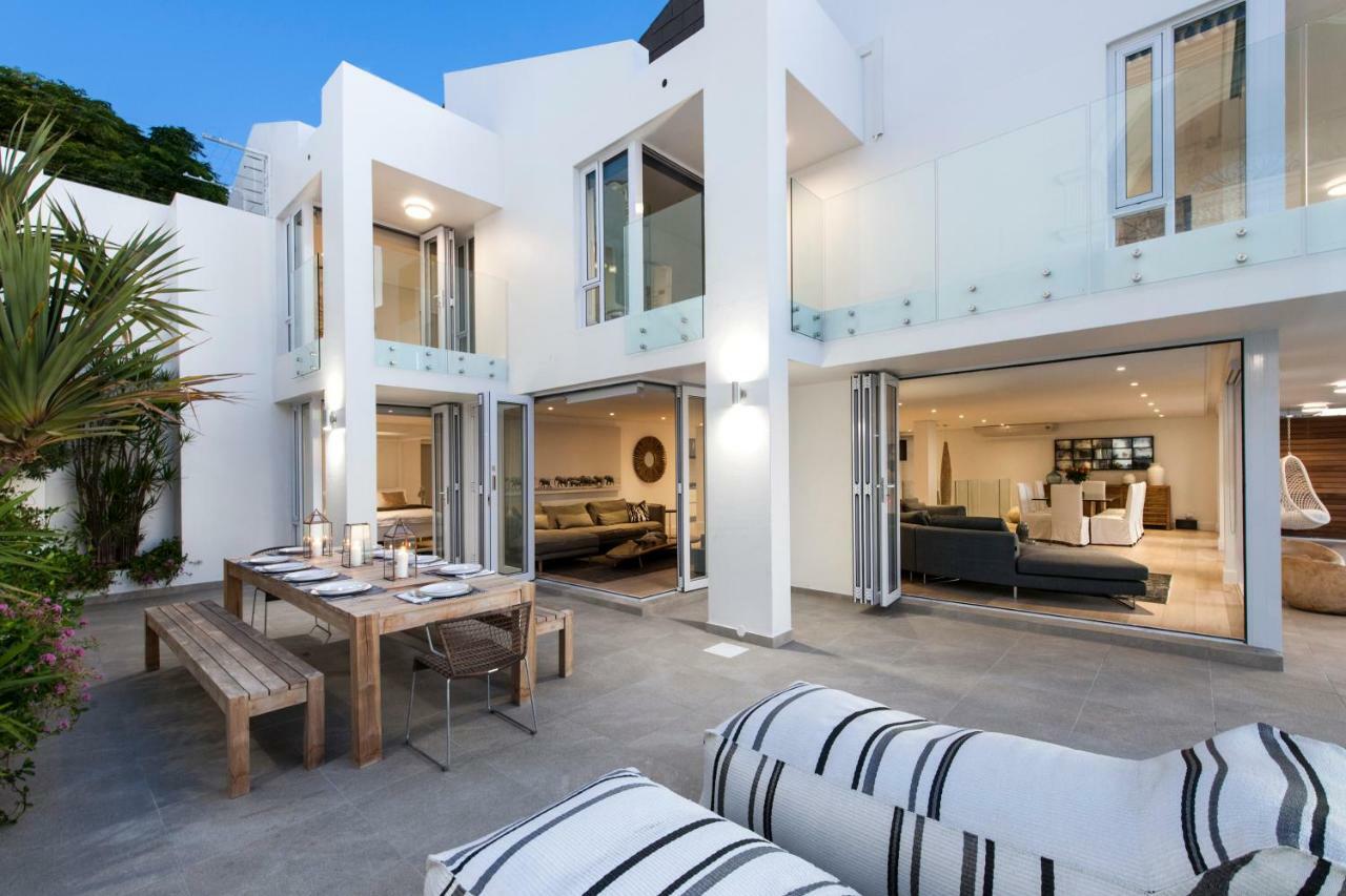 Villa Sandpiper House: Stunning Ocean Views, Heated Pool & Large Garden