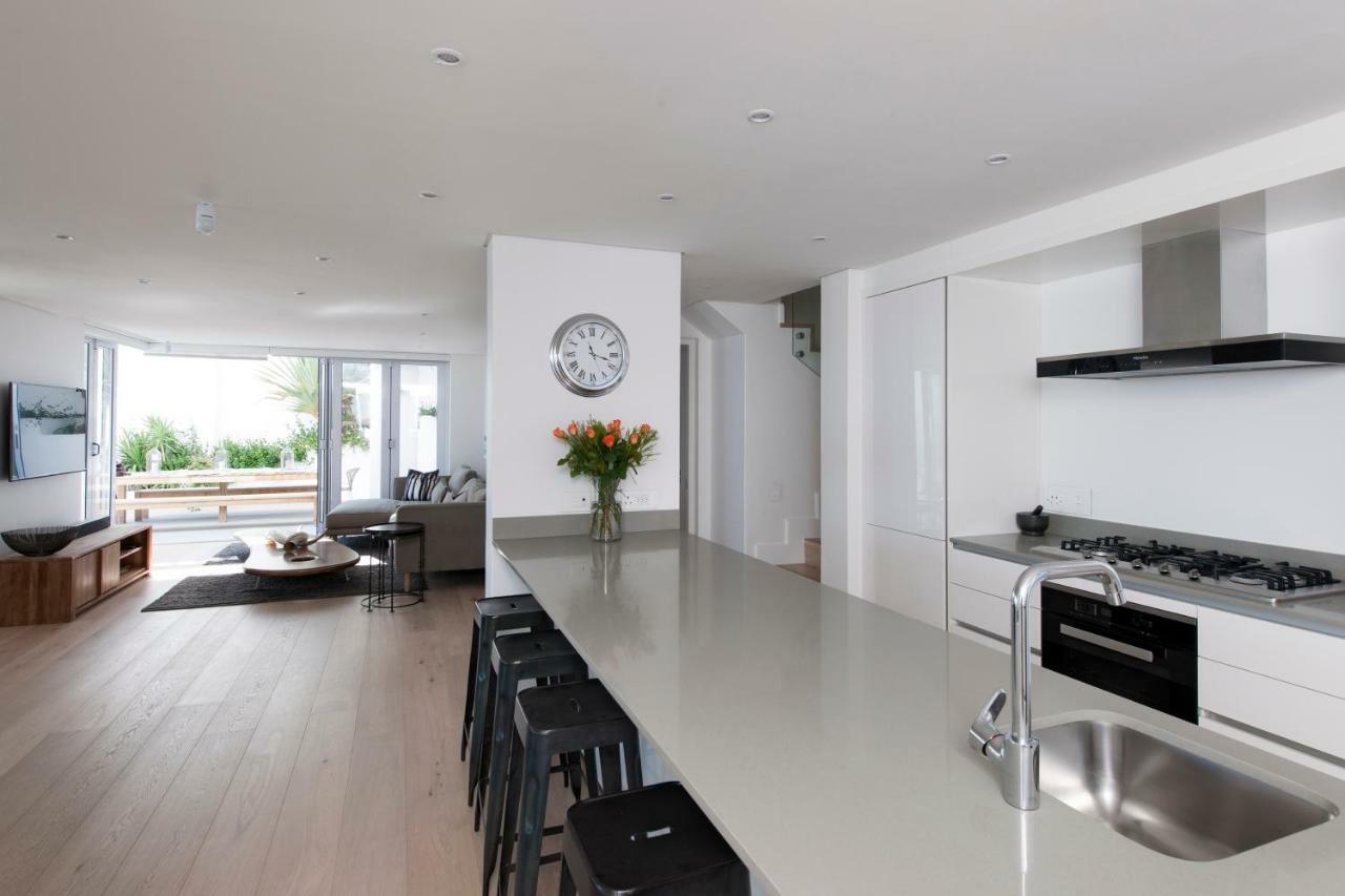 Villa Sandpiper House: Stunning Ocean Views, Heated Pool & Large Garden Cape Town