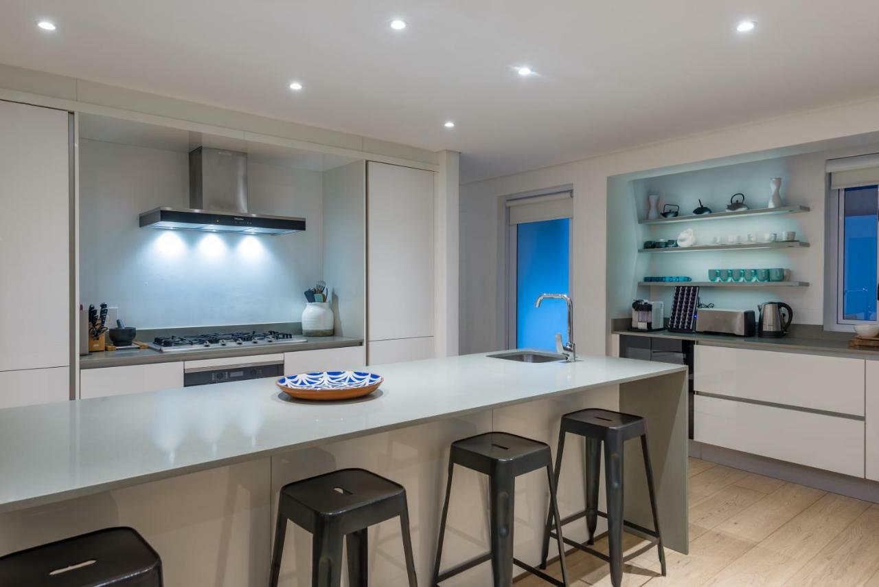 Sandpiper House: Stunning Ocean Views, Heated Pool & Large Garden *