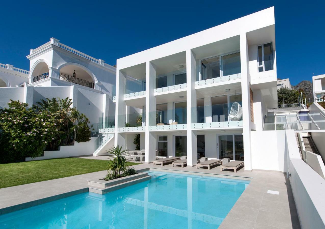 Villa Sandpiper House: Stunning Ocean Views, Heated Pool & Large Garden *