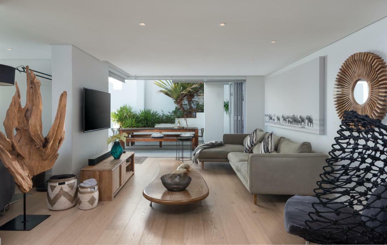 Villa Sandpiper House: Stunning Ocean Views, Heated Pool & Large Garden *