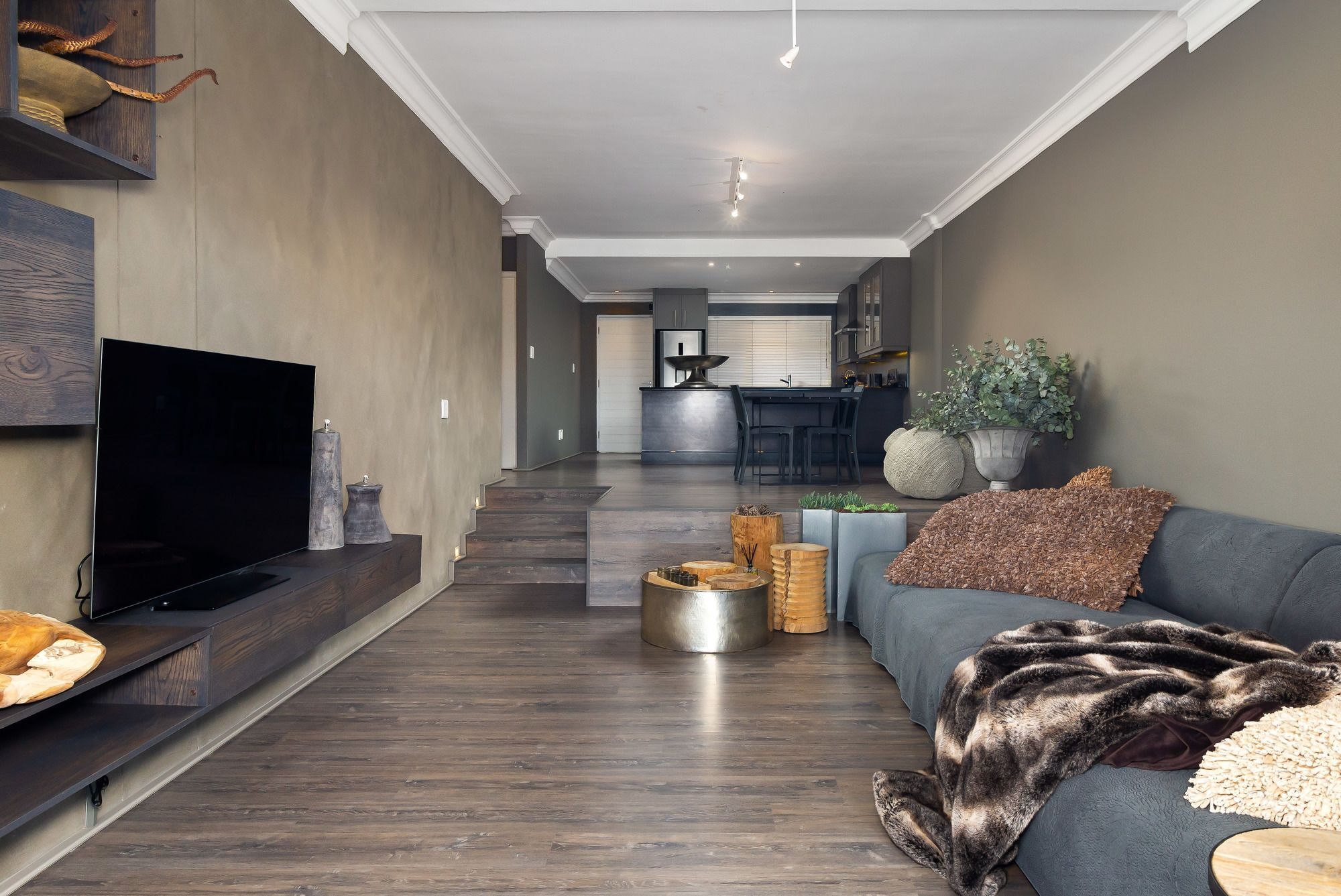 Hillhouse 302 Apartment *