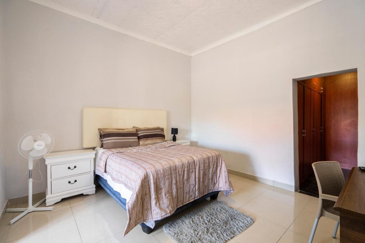 Casa de hóspedes Hasate 10 Florence Street Oakdale Belliville 7530 South African 2*