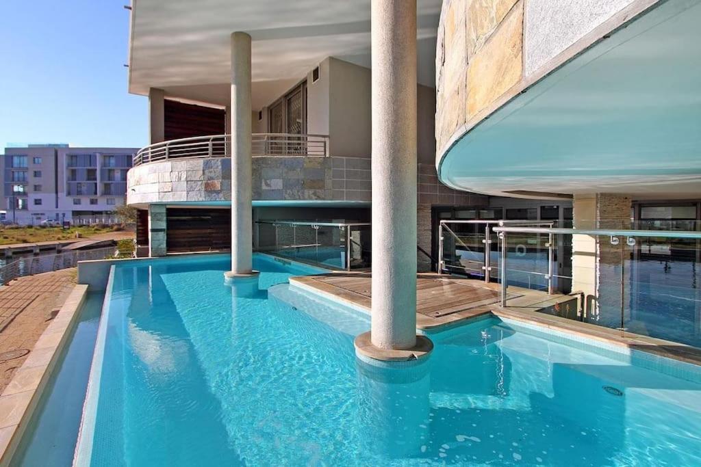 Apartment V&a Waterfront Luxury Residences | Whosting